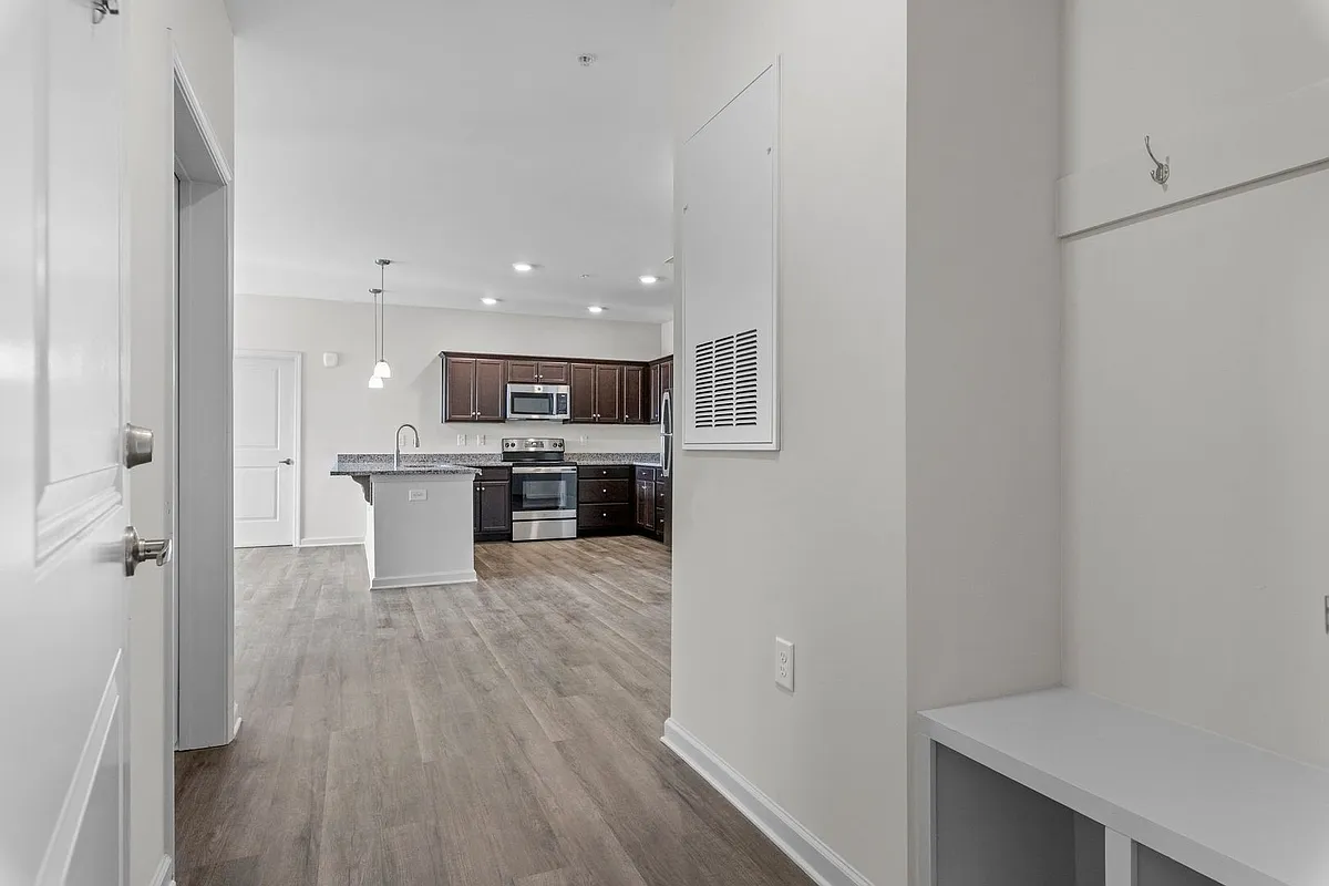 Building Photo - 170 Grove Cir #202