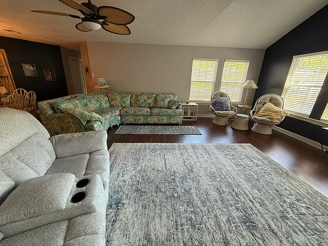 4319 Lotus Ct #F — Photo 11