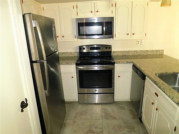 5th image of 523 Burgundy St APT 4