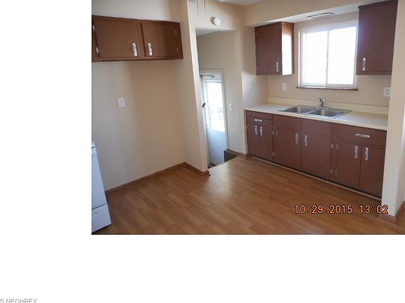 5th image of 17004 Cambridge Blvd