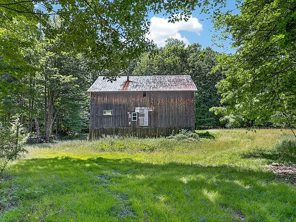 2nd image of 830 Cotter Rd
