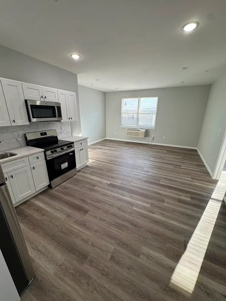 1 bed, $1,818 — Photo 3