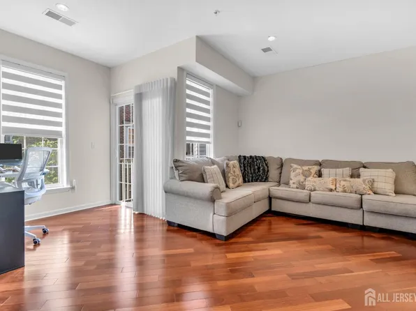 200 Dey St Unit 217, Harrison, NJ 07029