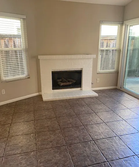 12 Firethorn — Photo 8
