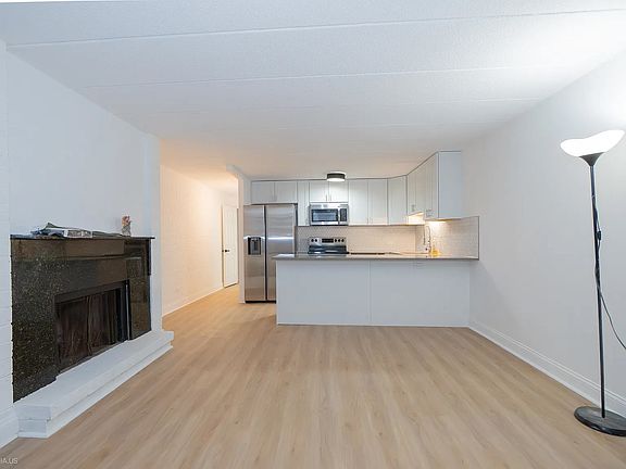 3rd image of 2225 N Halsted St #G3