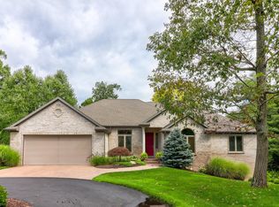 4301 S Oak Pointe Ct NE, Grand Rapids, MI
