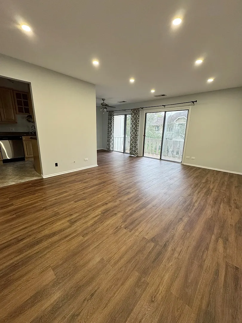 Building Photo - 576 Greystone Ln #C2
