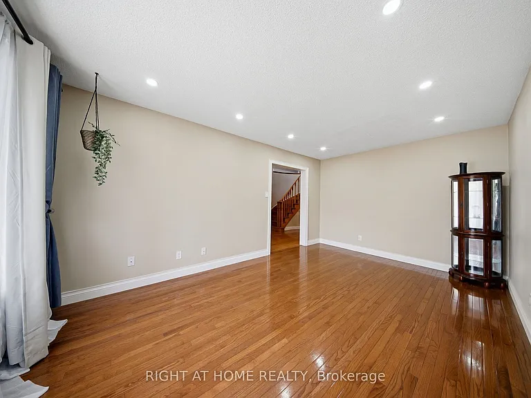 29 Sunforest Dr — Photo 13