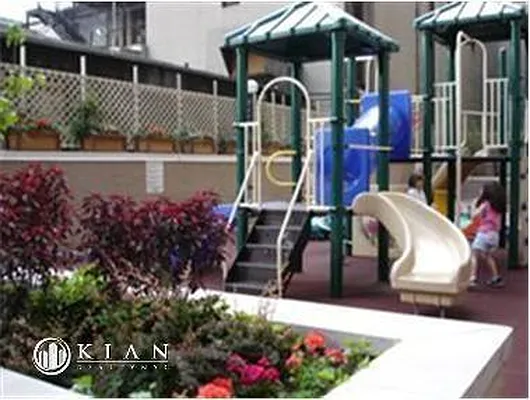 Rented by Kian Realty | media 10