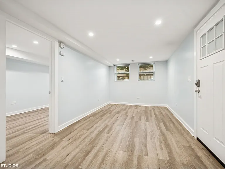 2547 W Homer St #1G — Photo 3