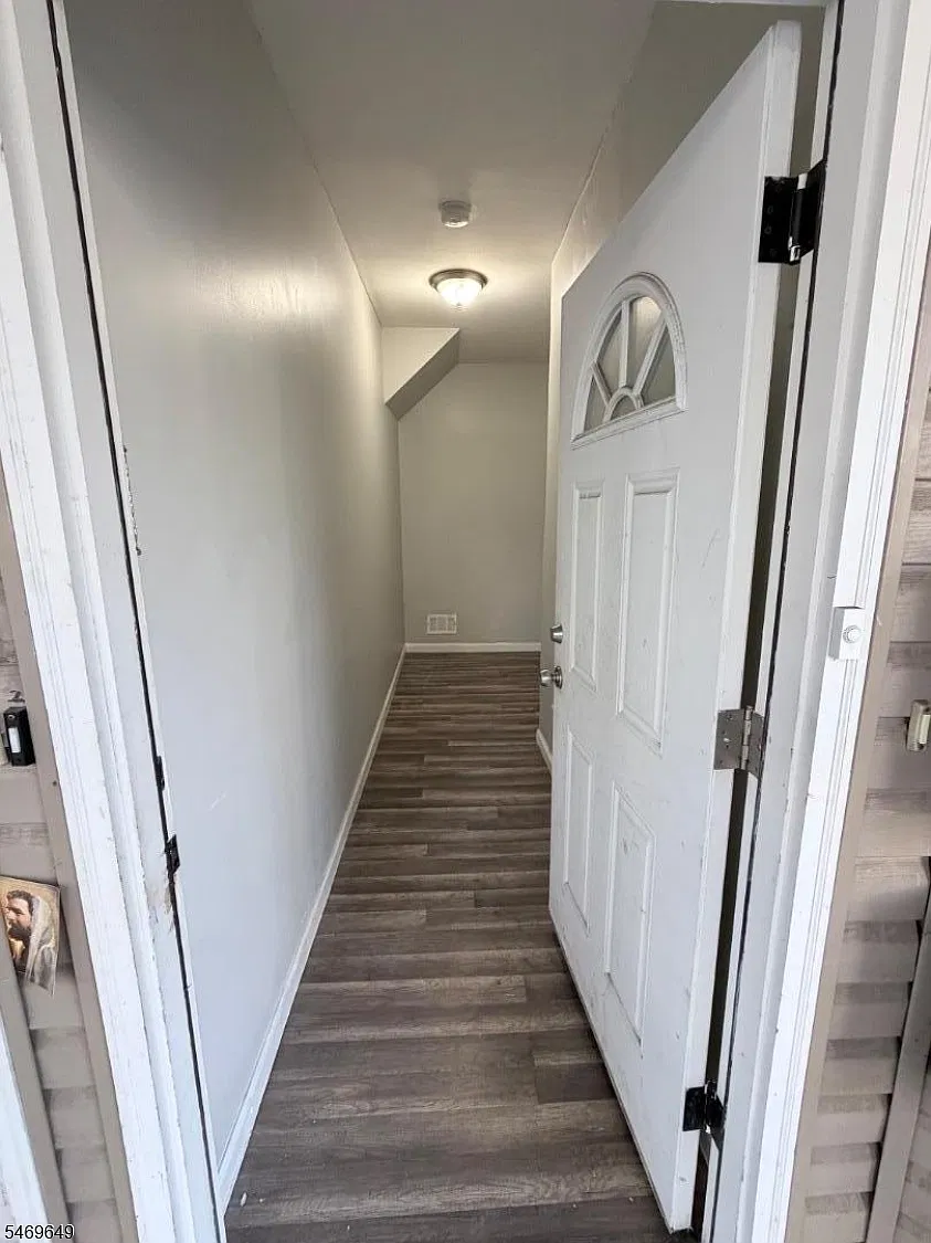 3 bed, 1.0 bath, $1,900 — Photo 3