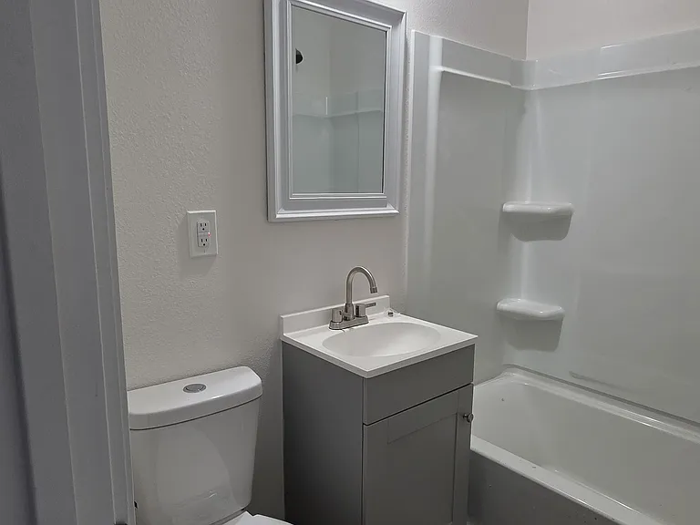 423 N Volutsia Ave #1 — Photo 10