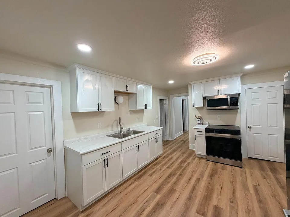 2235 N Dr William Finlayson St