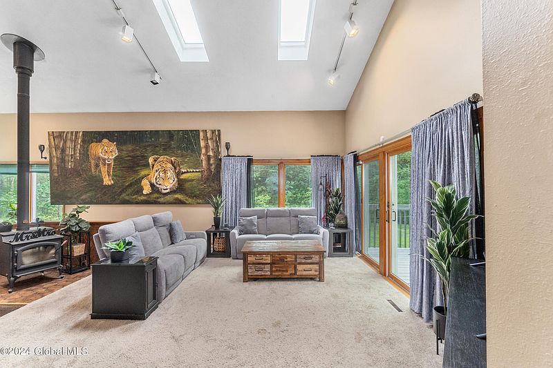 5th image of 994 Hatlee Road