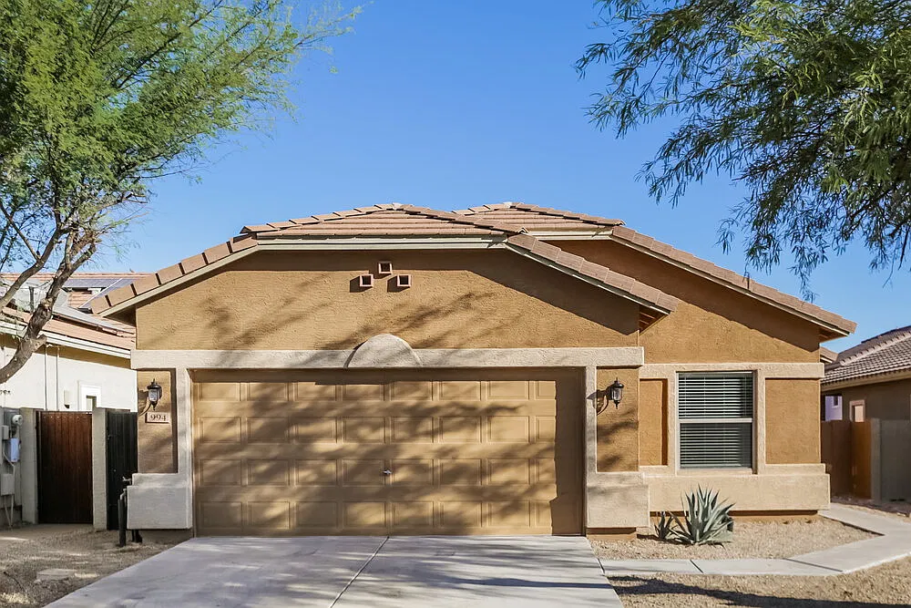 3 bed, 2.0 bath, 1586 sqft, $1,955 — Photo 1