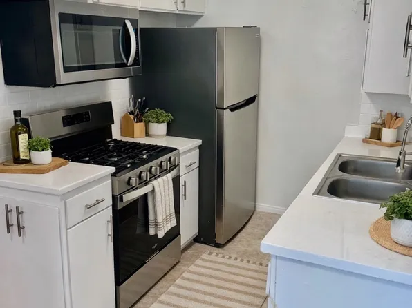 15115 Victory Blvd #8, Van Nuys, CA 91411