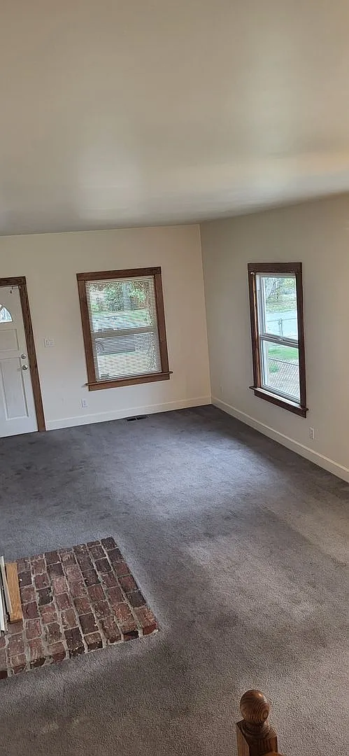3 bed, 2.0 bath, 2100 sqft, $2,500 — Photo 2