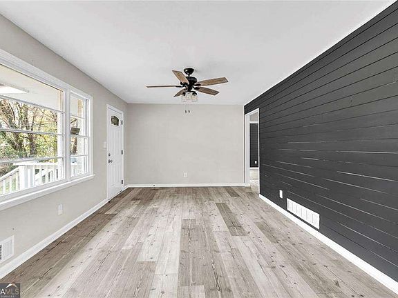 3rd image of 2406 Tilson Rd