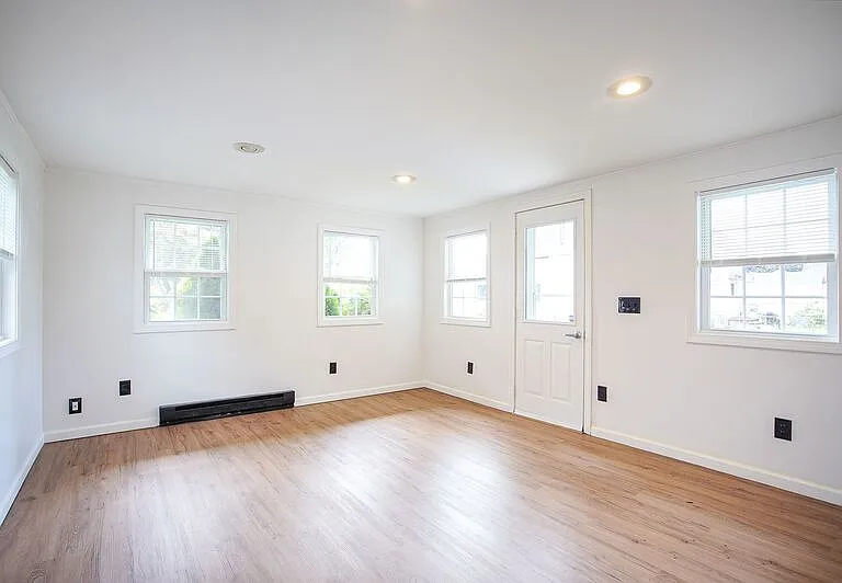 215 Eddy St — Photo 3