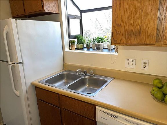 5th image of 2415 W Slaughter Ln APT D