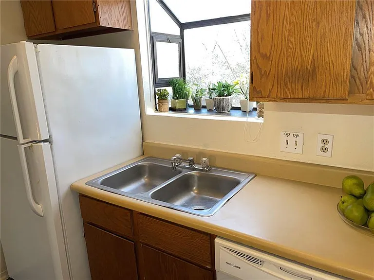 2415 W Slaughter Ln #D — Photo 5