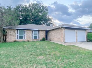 204 Suttonwood Dr, Fort Worth, TX 76108