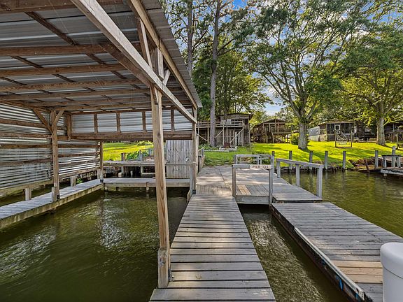 33rd image of 135 Canary Cir