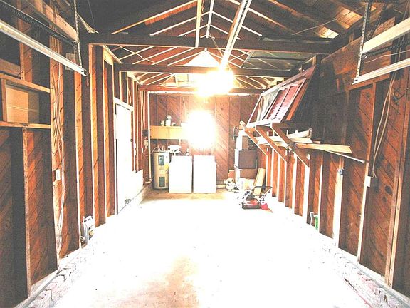 3rd image of 2000 N Barcelona St