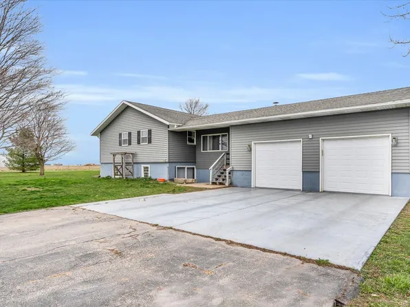 2703 N 600 East Rd, Farmer City, IL 61842