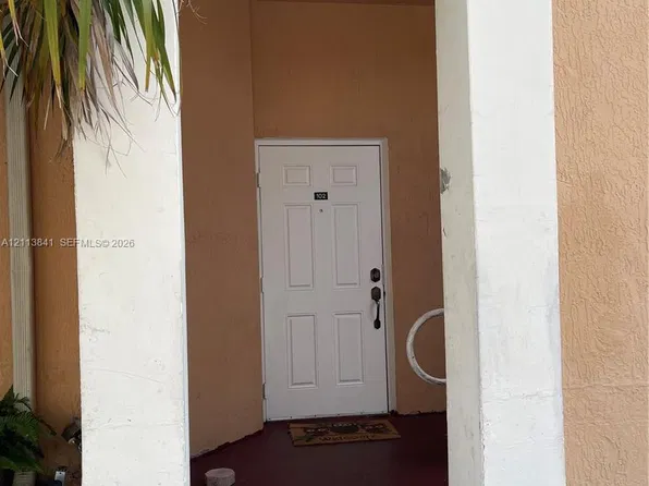 17720 NW 73rd Ave #107, Hialeah, FL 33015