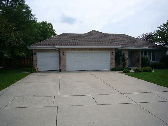 2nd image of 1880 Cambridge Ln