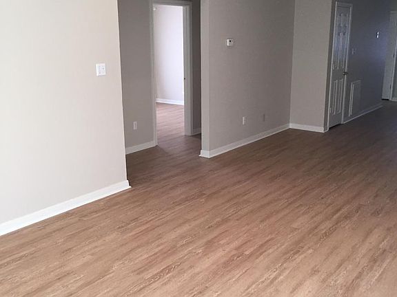 3rd image of 909 Azalea Ct #A-b