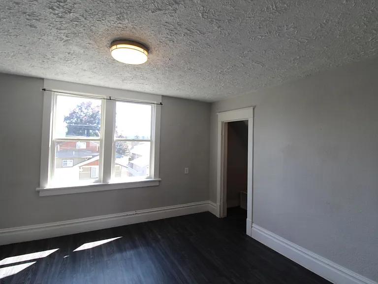 1306 E Montgomery Ave — Photo 41