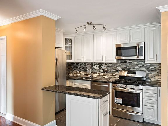 4th image of 333 E 45th St APT 22B