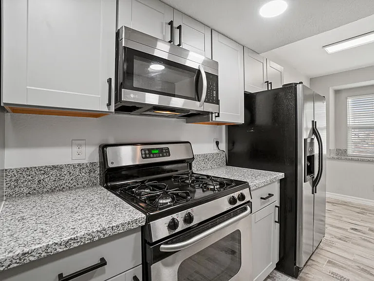 12115 Royal Woods Dr — Photo 15