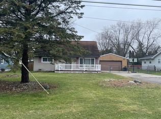 2725 Grovenburg Rd, Lansing, MI 48911