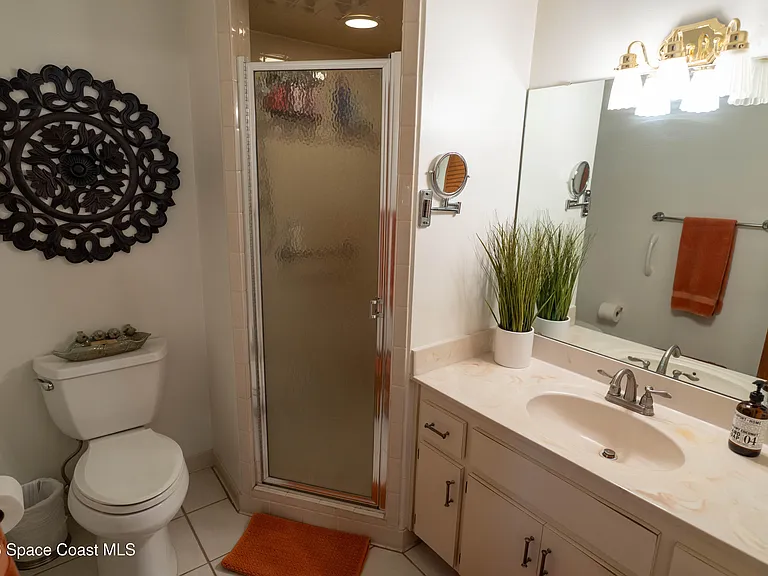 605 Saint Albans Ct #18H — Photo 15