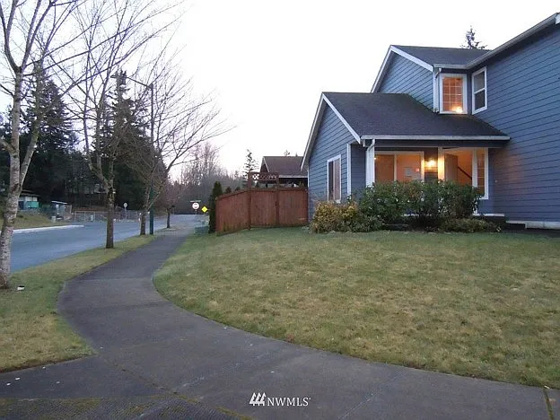 18325 SE 261st Ct — Photo 2