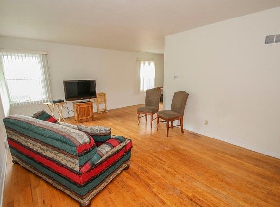 3rd image of 8495 N 51st St