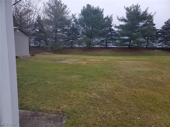 4th image of 528 Barker St