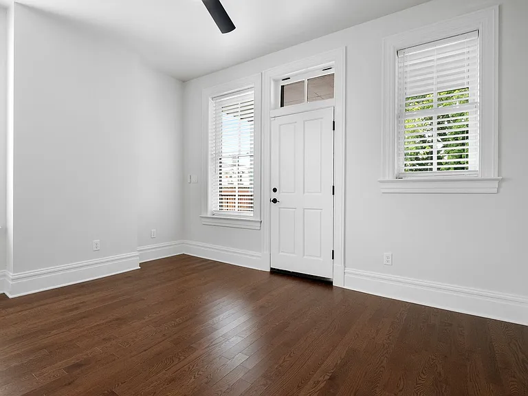 1300 Sidney — Photo 3