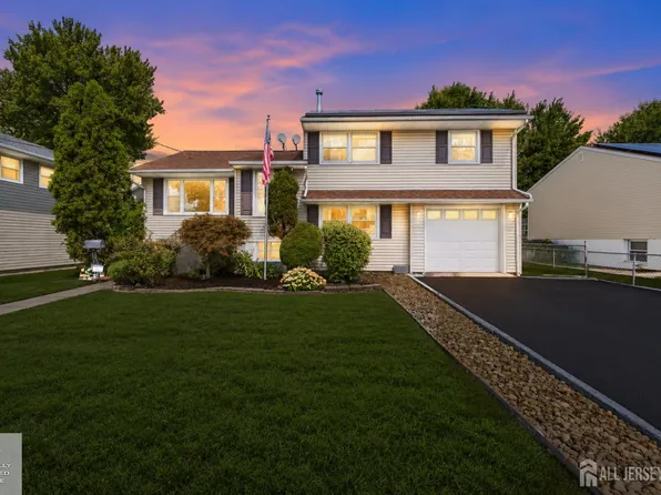 118 Markowitz St, Carteret, NJ 07008