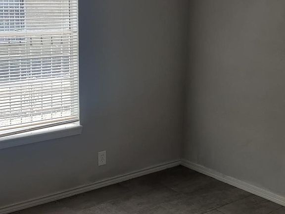 5th image of 211 Zilla St