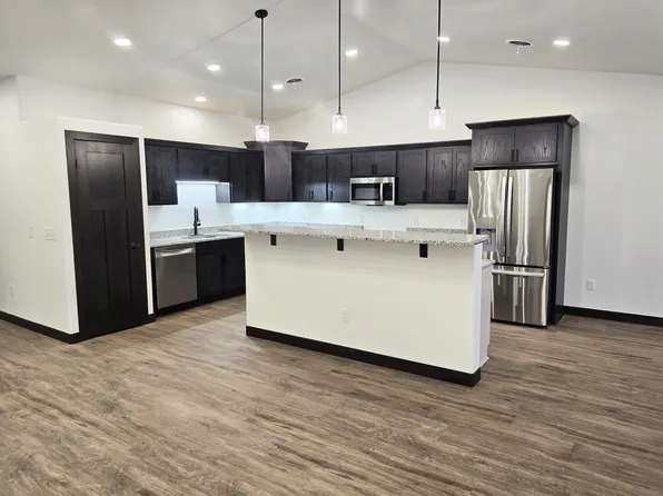 2411 Colby Ave NW, Aberdeen, SD 57401