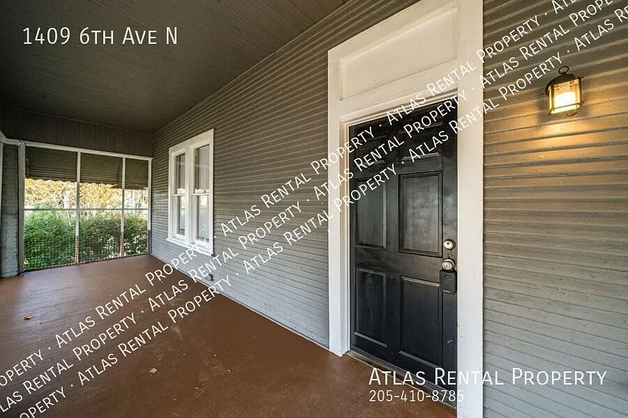 Stunning Newly Renovated 3-Bedroom, 2-Bath Home Don't Miss This Opportunity! — Photo 4