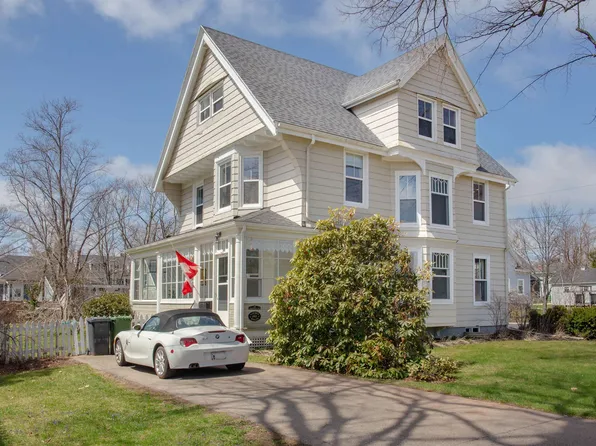 25 Greenfield Ave, Charlottetown, PE C1A 3N2