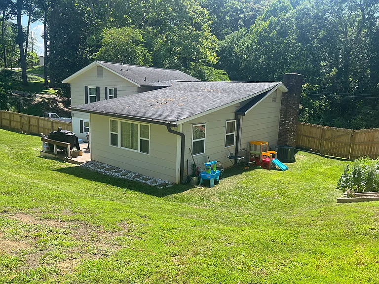 1504 Arrow Wood Rd — Photo 2