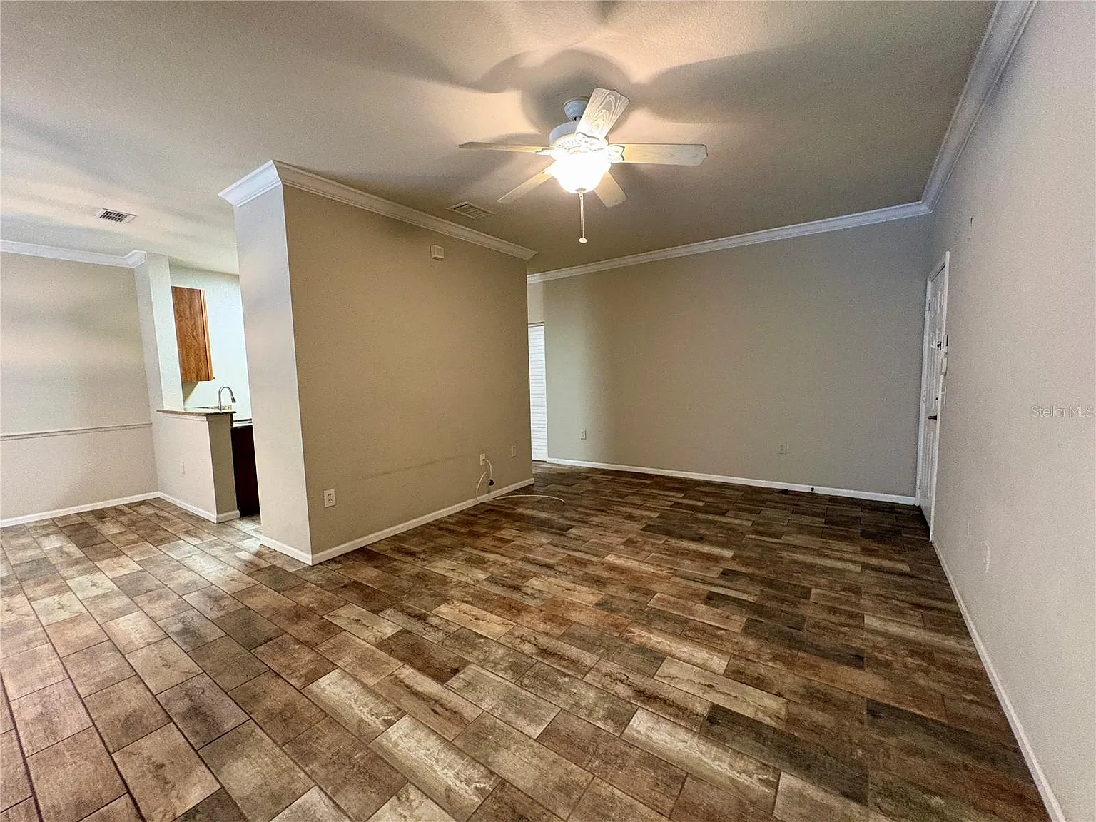 2 bed, 1125 sqft, $1,900 — Photo 2