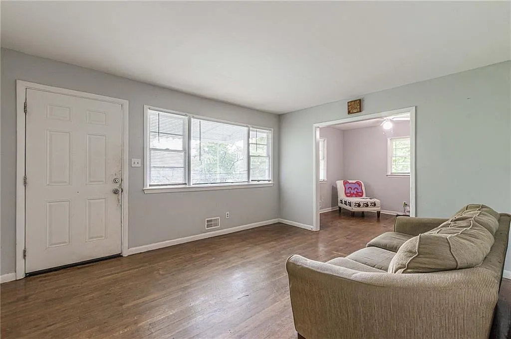 1 bed, 1.0 bath, 1040 sqft, $700 — Photo 1