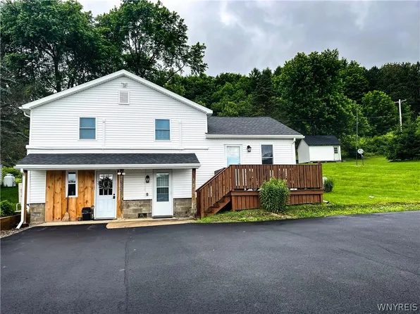 5544 Sugartown Rd, Great Valley, NY 14741